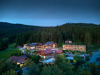 Wellnesshotel Riedlberg mit Abendstimmung im Bayerischen Wald